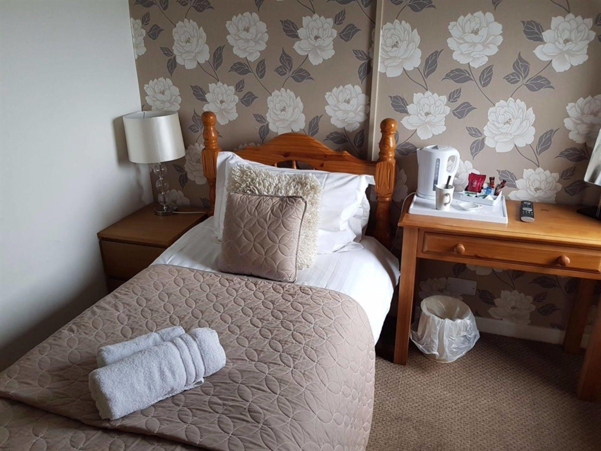 Отель The Waterford Arms Hartley Экстерьер фото