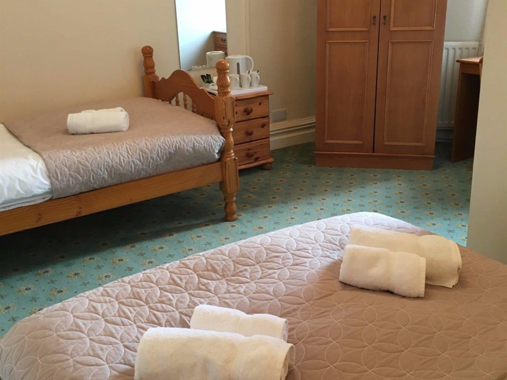 Отель The Waterford Arms Hartley Экстерьер фото